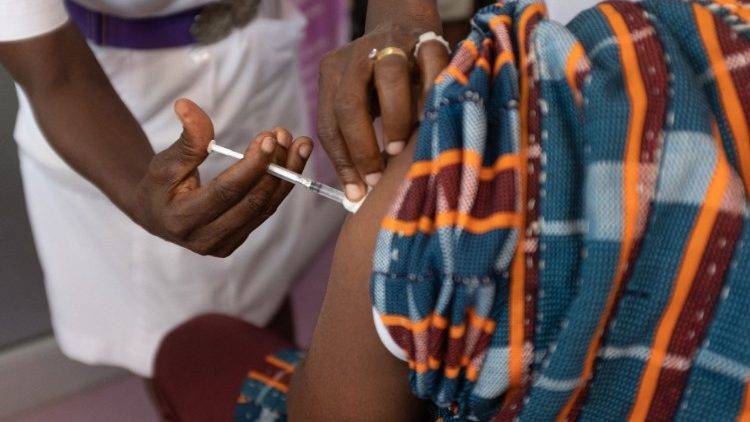 adverse effects of COVID-19 vaccines