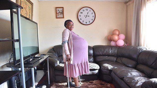 Woman gives birth to 10 babies